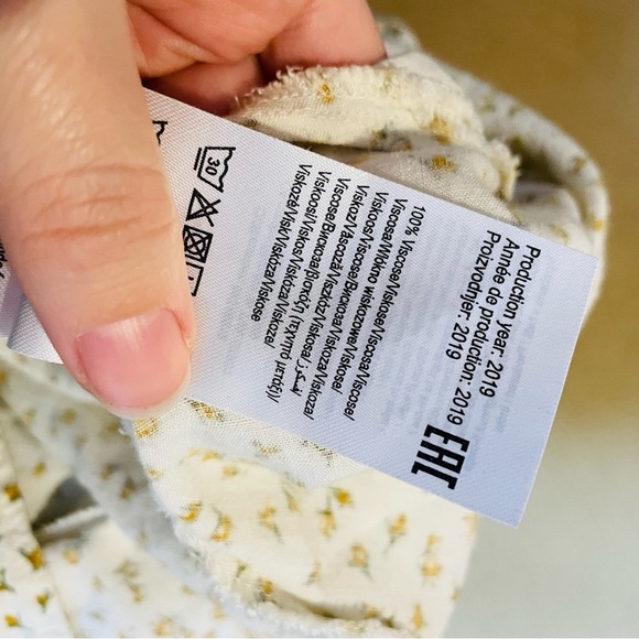 ONLY Jolie V-Neck Flutter Sleeve Midi Dress - Picture 7 of 7